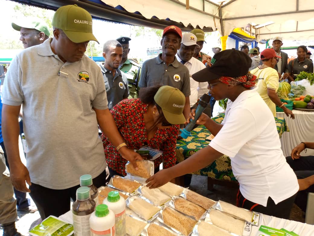 The Coordinator of Technology Transfer and Partnership of TARI Dakawa briefing of characteristics of improved rice seeds generated by researchers in Exhibitions organized by 'Chama cha Ushirika wa Wakulima Wadogo Wadogo wa Umwagiliaji Ruvu (CHAURU)