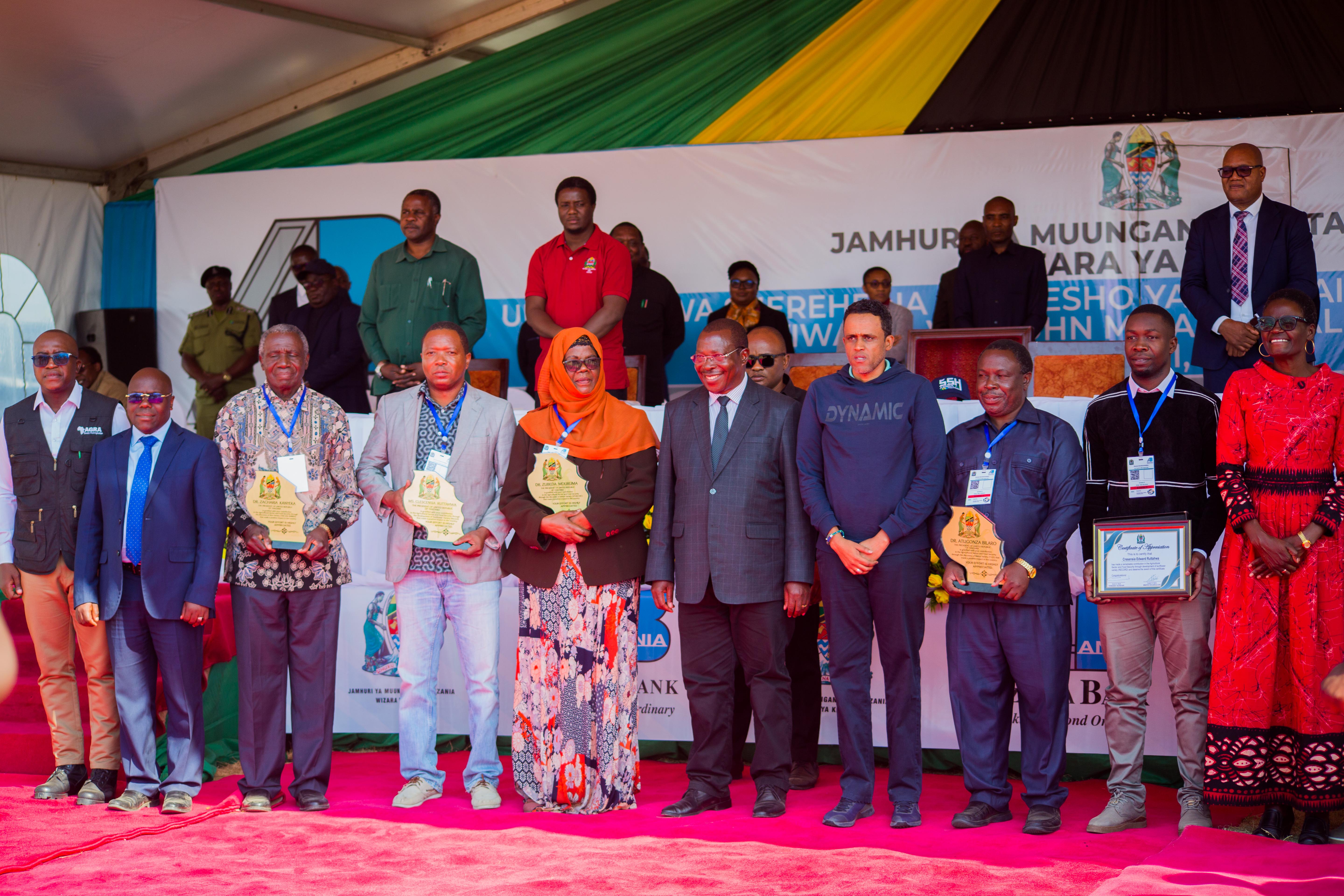 Government Recognizes the Contribution of Research Scientists